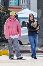 HAILEY and Justin BIEBER Out for Breakfast and Stroll at Venice Beach 04/24/2025