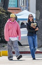 HAILEY and Justin BIEBER Out for Breakfast and Stroll at Venice Beach 04/24/2025