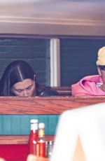 HAILEY and Justin BIEBER Out for Breakfast and Stroll at Venice Beach 04/24/2025
