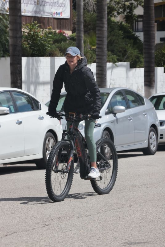 HAYLEY ROBERTS Enjoying a Bike Ride Out in Los Angeles 04/02/2025
