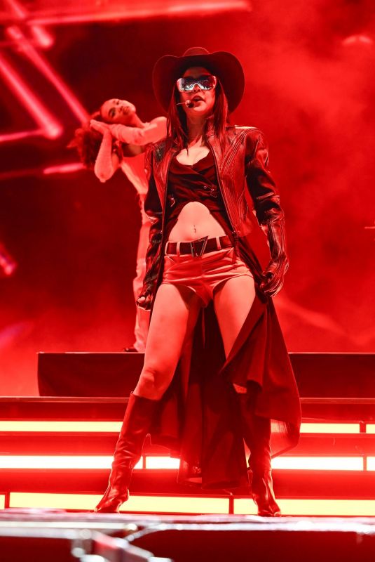 JENNIE Performs at 2025 Coachella Valley Festival Weekend 2 - Day 3 in California 04/20/2025