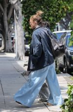 JENNIFER LOPEZ at The Ivy in Los Angeles 04/27/2025