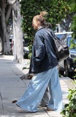JENNIFER LOPEZ at The Ivy in Los Angeles 04/27/2025