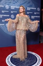 KATE HUDSON at 11th Breakthrough Prize Ceremony at Barker Hangar 04/05/2025