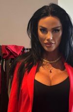 KATIE PRICE Getting Her Hair & Make-up Done in Preparation for Jack the Ripper 04/04/2025