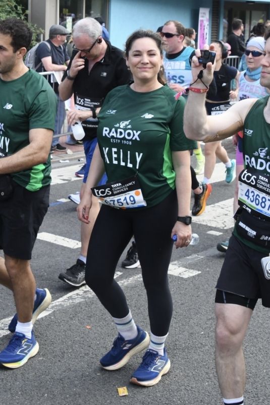KELLY BROOK Running London Marathon in London 04/27/2025
