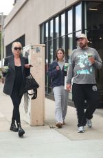 KIMBELRY STEWART Leaves Farmers Market with Boyfriend After Announcing Pregnancy 04/28/2025