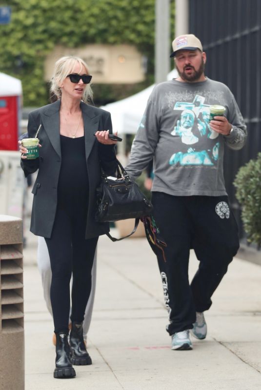 KIMBELRY STEWART Leaves Farmers Market with Boyfriend After Announcing Pregnancy 04/28/2025