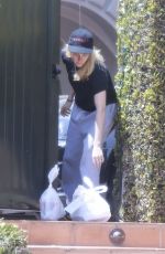 KRISTEN STEWART Picking up Her Uber Eats Delivery at Her Home in Los Feliz 04/22/2025