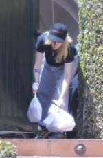 KRISTEN STEWART Picking up Her Uber Eats Delivery at Her Home in Los Feliz 04/22/2025
