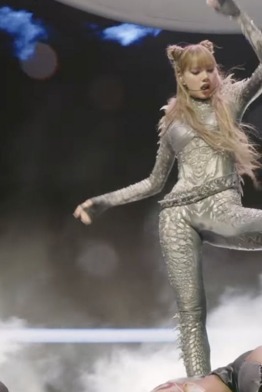 LALISA MANOBAL Performs at Coachella 2025 Sahara Stage 04/11/2025