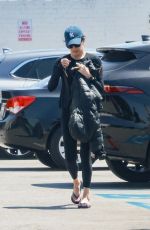LAUREN GRAHAM Out for Lunch with a Friend in Los Angeles 04/21/2025