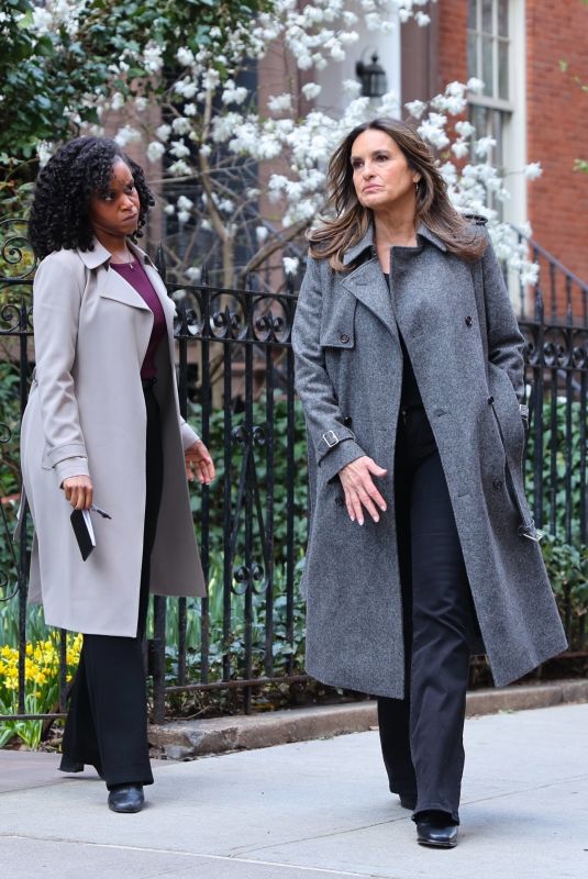 MARISKA HARGITAY and BETSY BRANDT on the Set of Law and Order: SVU in New York 04/09/2025