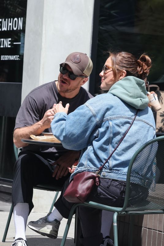 MINKA KELLY and Dan Reynolds Grab Lunch and Essentials in Los Angeles 04/26/2025