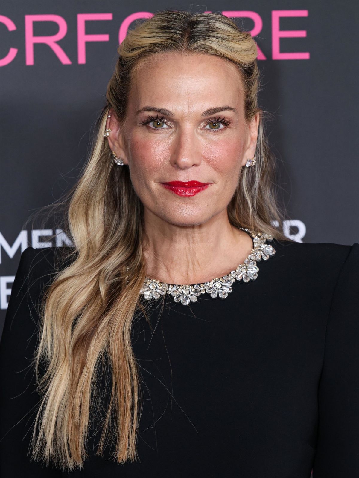 MOLLY SIMS At An Unforgettable Evening 2025 Gala At The Beverly Hilton 