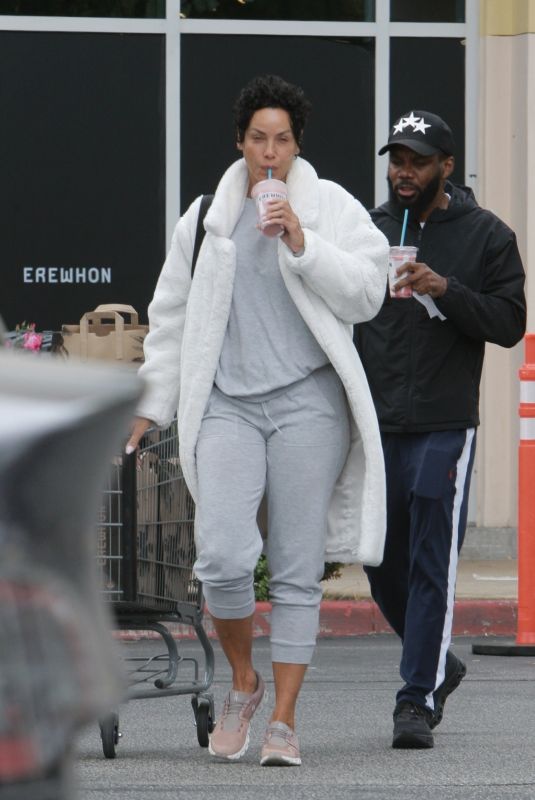 NICOLE MURPHY Steps Out with New Man 04/17/2025