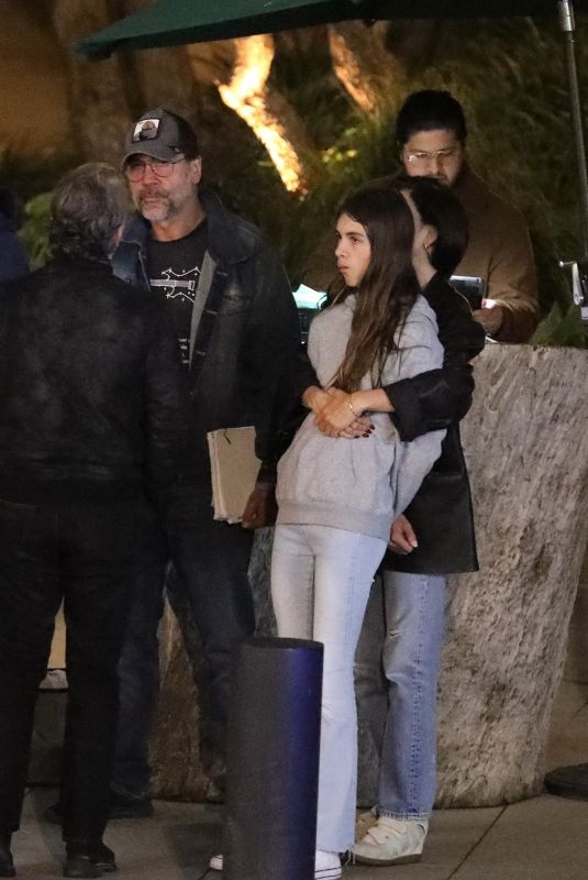PENELOPE CRUZ Out for a Damily Dinner with Javier Bardem 04/17/2025