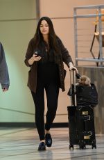 Pregnant OLIVIA CULPO Arrives at LAX in Los Angeles 04/26/2025