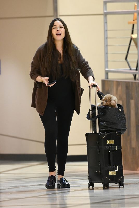 Pregnant OLIVIA CULPO Arrives at LAX in Los Angeles 04/26/2025