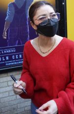 SARAH HYLAND Wears Mask for Fans at Meet-and-greet in New York City 04/18/2025