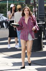SCOUT WILLIS Grabs Takeout from The Oaks Gourmet in New York 04/10/2025