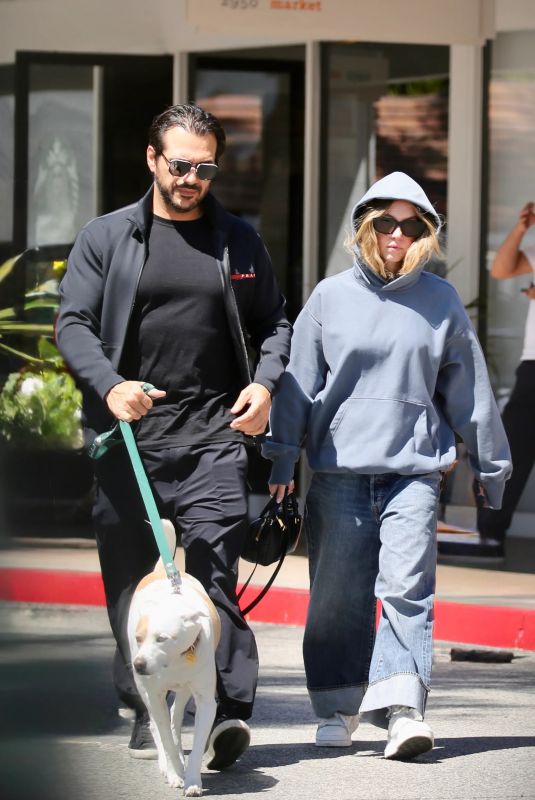 SYDNEY SWEENEY Out for Lunch in Los Angeles 04/05/2025