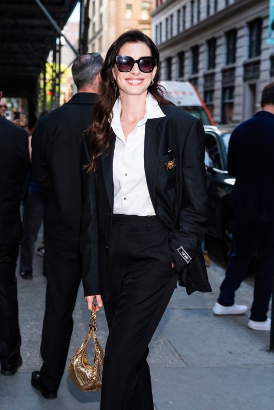 ANNE HATHAWAY Arrives at Moda Operandi Pre-Met Gala Cocktail Party in New York City 05/03/2025