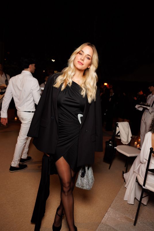 DOUKISSA NOMIKOU at L