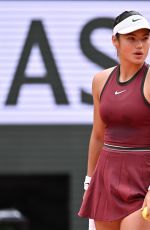 EMMA RADUCANU Loses to Iga Swiatek at French Open Women