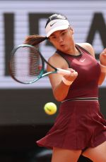 EMMA RADUCANU Loses to Iga Swiatek at French Open Women