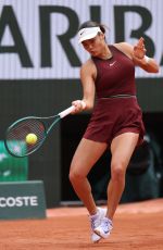 EMMA RADUCANU Loses to Iga Swiatek at French Open Women