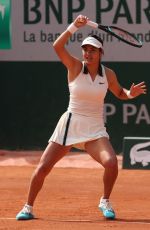 EMMA RADUCANY Defeats Xinyu Wang at French Open Women