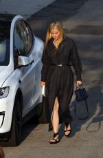 GWYNETH PALTROW Arrives at Maria Shriver