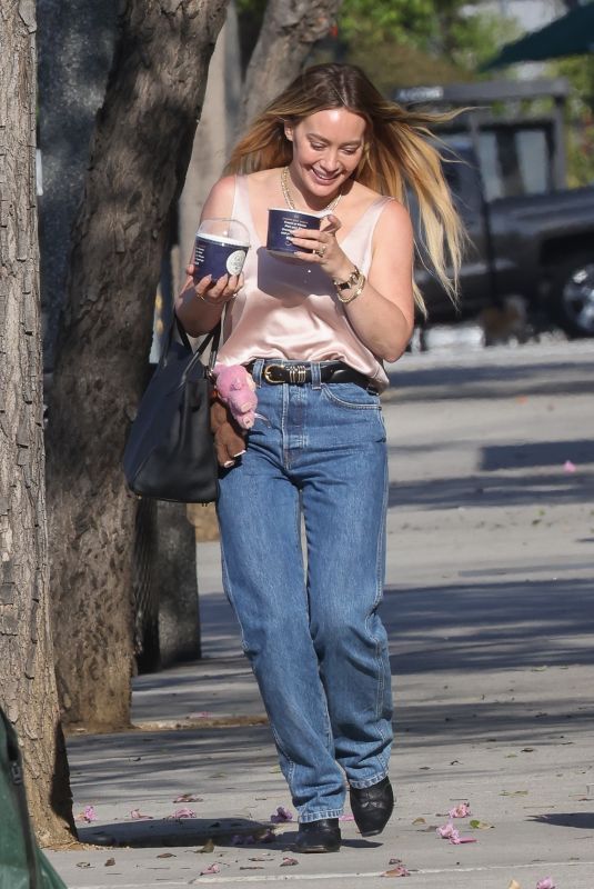 HILARY DUFF Stops for Yogurt in Los Angeles 05/02/2025