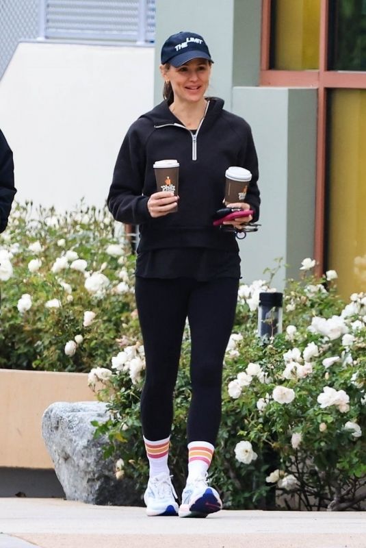 JENNIFER GARNER at Her Child Play in Los Angeles 05/03/2025