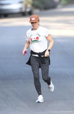 JENNIFER GARNER Out for a Run in Los Angeles 05/20/2025