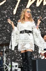 KATE HUDSON Performs on Day 2 of BottleRock Napa Valley Music Festival at Napa Valley Expo 05/24/2025