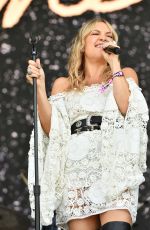 KATE HUDSON Performs on Day 2 of BottleRock Napa Valley Music Festival at Napa Valley Expo 05/24/2025