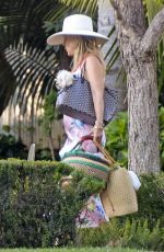 KATE HUDSON Spends Mother