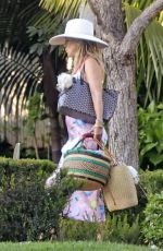 KATE HUDSON Spends Mother