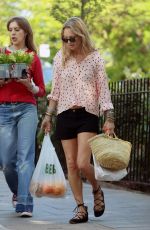 KATE MOSS Out Picks Flowers in Notting Hill 05/04/2025