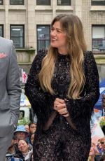 KELLY CLARKSON Performs at Today Show Concert in New York City 05/10/2025