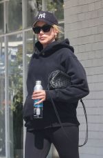 KIMBERLY STEWART Leaves a Gym in Studio City 05/23/2025