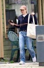 KRISTEN BELL at Vivian