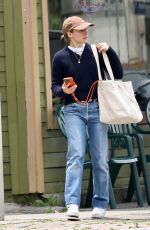 KRISTEN BELL at Vivian