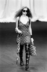 LAETITA CASTA at D&G Fall 1995 Ready To Wear Collection Runway Show 03/08/1995