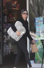 LISA RINNA Shopping at Beverly Glen Mall in Los Angeles 05/01/2025
