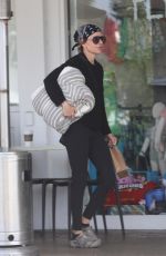 LISA RINNA Shopping at Beverly Glen Mall in Los Angeles 05/01/2025