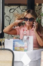 LIZZE CUNDY Celebrates Her Hirthday at Scott