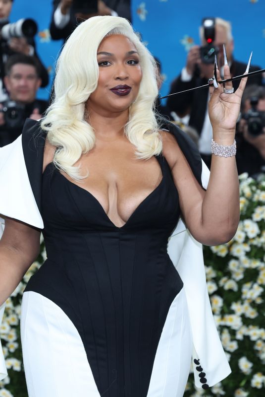 LIZZO at 2025 Met Gala Celebrating Superfine: Tailoring Black Style in New York 05/05/2025